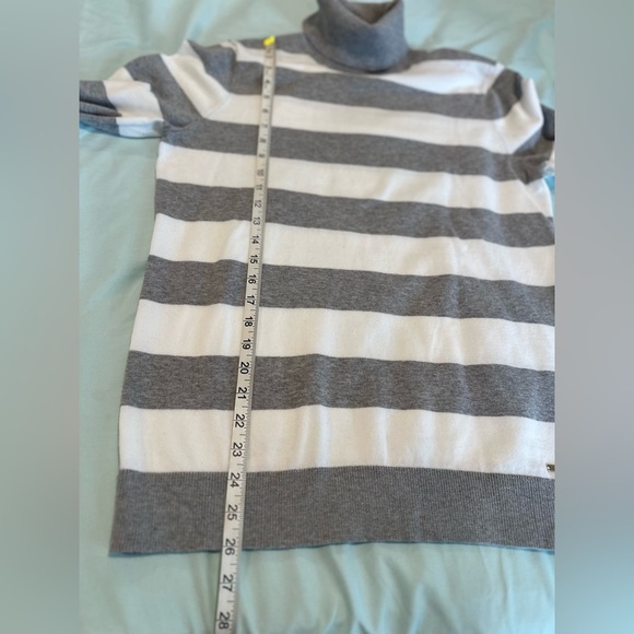 Tommy Hilfiger Women’s Large Grey & White Striped Turtleneck Long Sleeve Top. - Picture 4 of 11